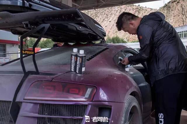开辆超跑去*藏西**！最后看看几百万的奥迪R8破成啥样了？
