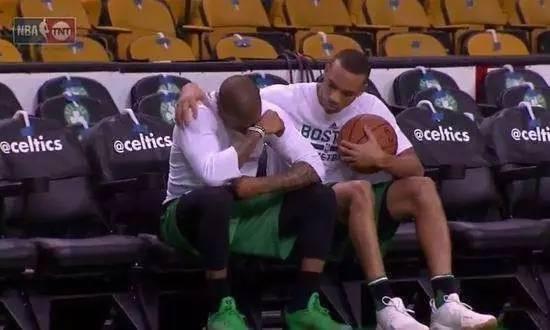 nba2k98科比巅峰,巅峰科比和98科比能同时上场吗