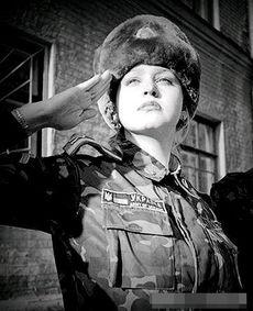 苏联女兵为何要穿裙子上战场,苏联女兵作战