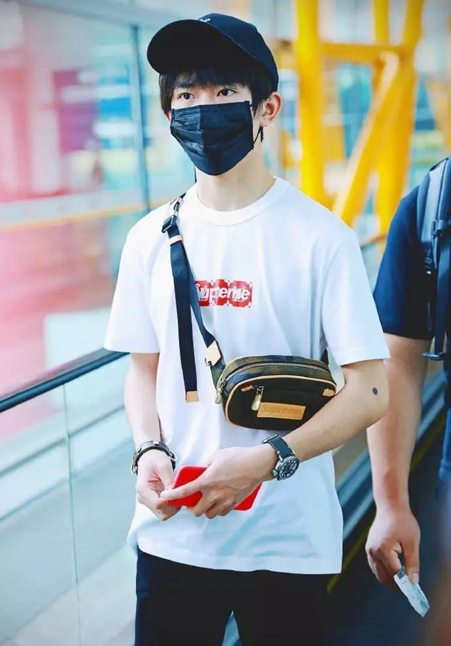 这么丑的LVxSupreme明星还抢着买？网友：变相炫富