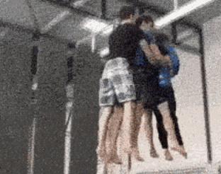 我想，把同桌地上的那个小东西拿过来我用