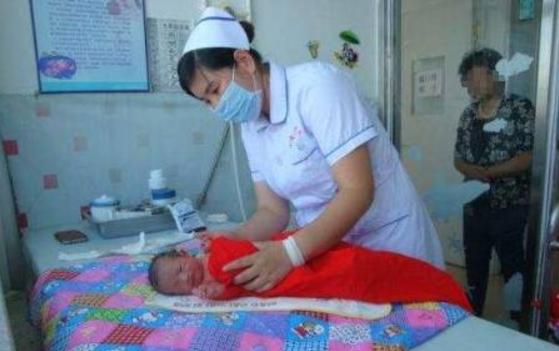 18岁女生发现自己没来例假,18岁女孩不来月经各项检查正常