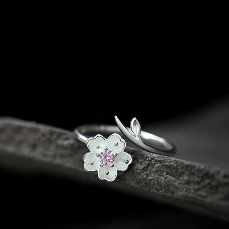 如果七夕既没有礼物也没红包,七夕节给最爱的人送一枚戒指