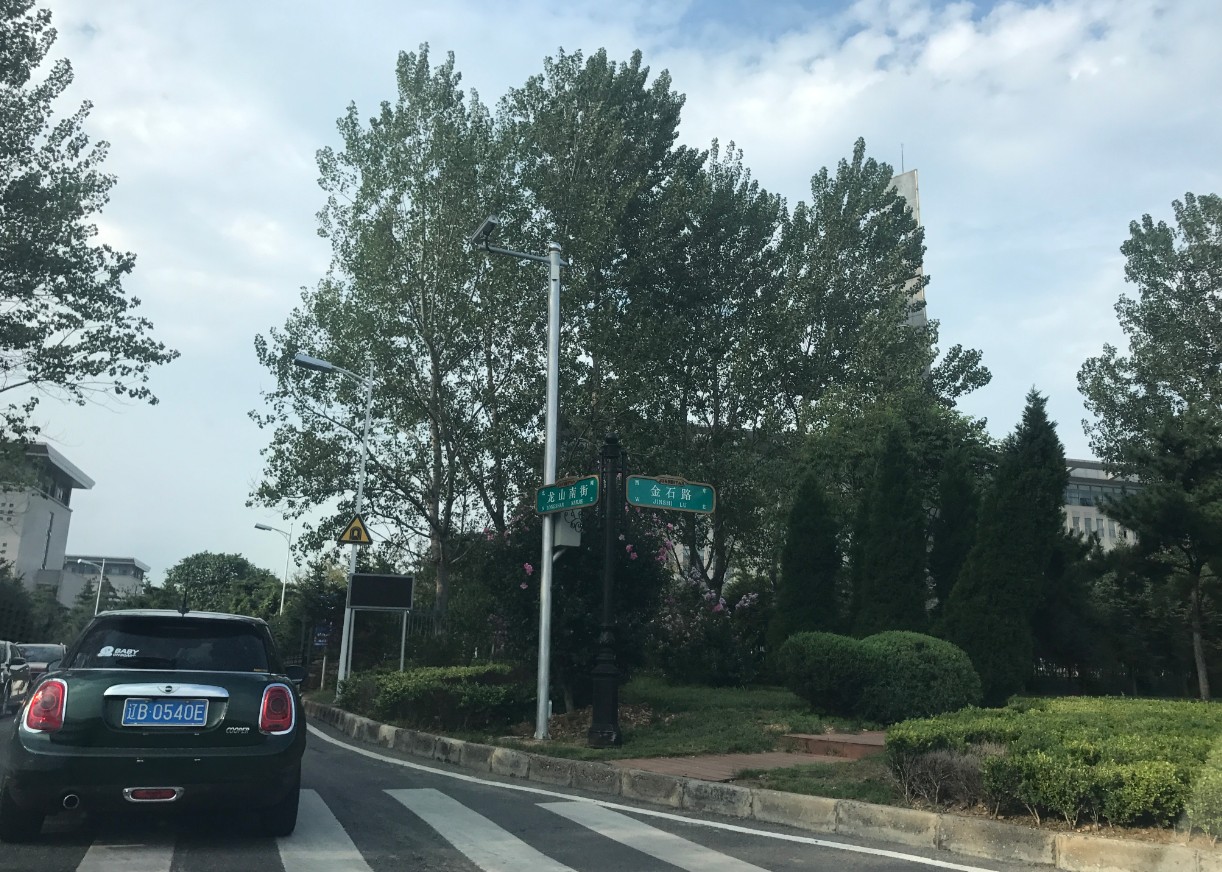 吴京导演《战狼2》让大家都以为这个场景是在非洲,其实就在国内