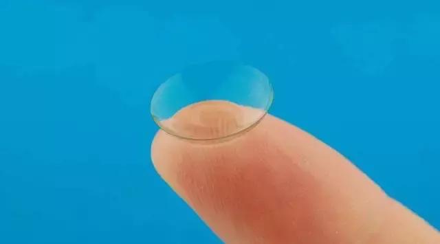 网警提醒：代购、微商有风险，经营需谨慎！江西一女微商朋友圈卖美瞳被起诉非法经营罪！