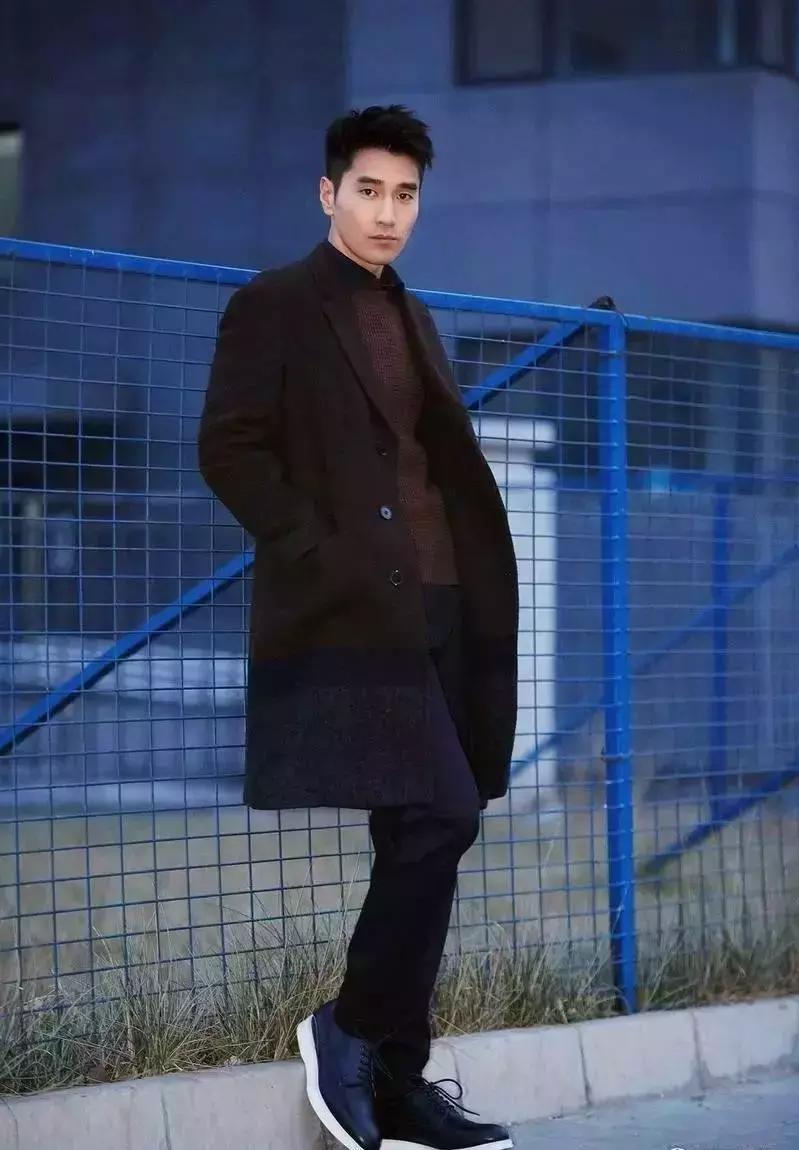 终于知道娱乐圈哪对CP爱撒狗粮了，隔着屏幕都闻到恋爱的酸臭味