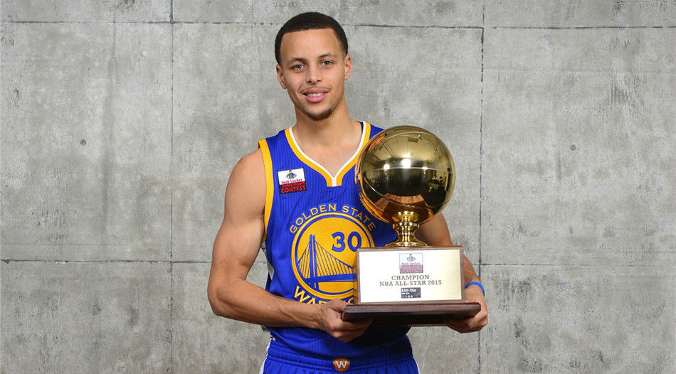 喜欢库里的表现,喜欢库里的原因应该是忠诚吧