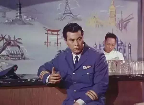 他们曾经是周星驰老爸，各个都是影坛大咖，现已去世大半