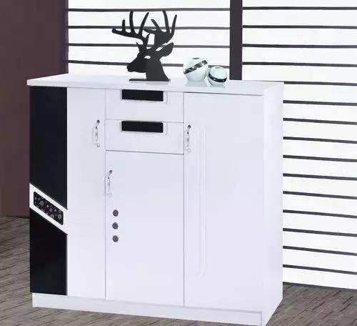 鞋柜正对楼梯有什么忌讳,带屏风的鞋柜正对入户门好吗