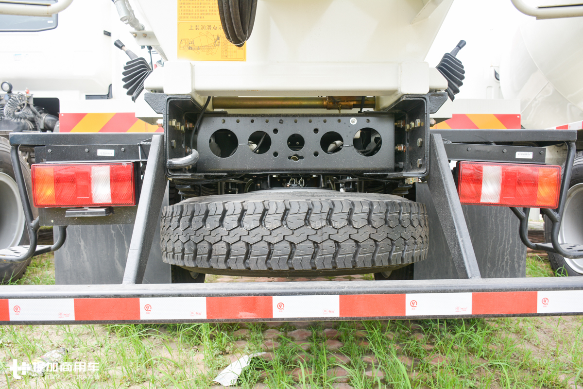 轻卡蓝牌搅拌车,商用混凝土搅拌车多少钱一台