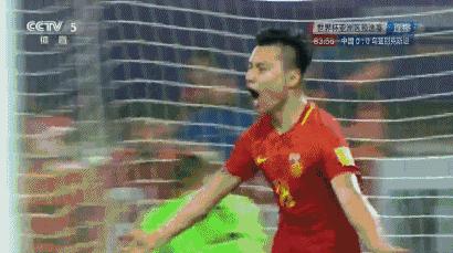 国足为梦想无所谓之胜利拼尽全力,国足拼尽全力依然会赢得掌声