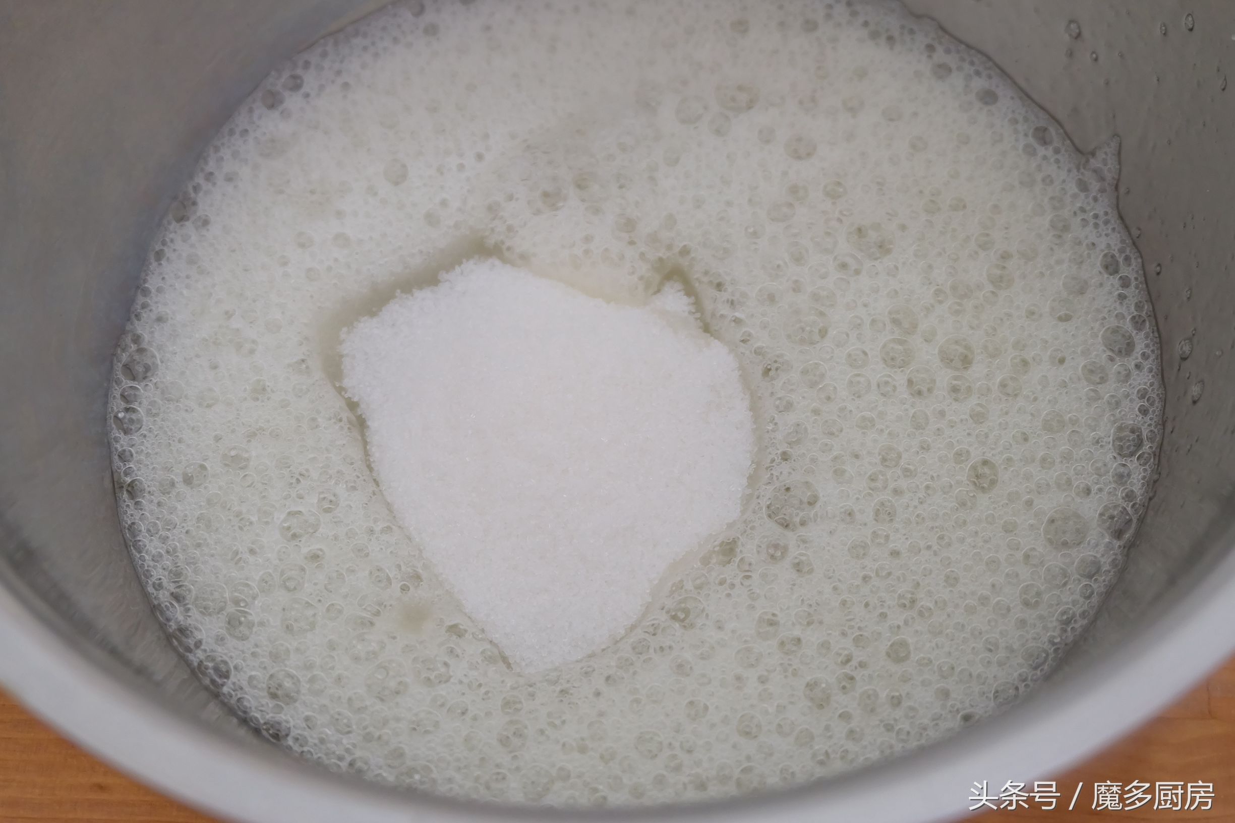 用电饭煲做蛋糕的最简单教程,用电饭煲做蛋糕的简单方法快捷