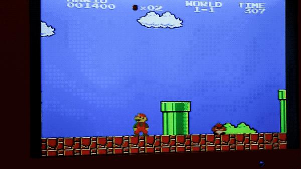 超级玛丽溜进了咖啡馆，扬言不服来战！