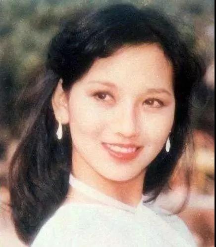 港姐70年:从豪门儿媳,到街边站台,背后是香港经济的大洗牌