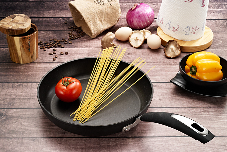 国外厨具说，这个锅你必须背