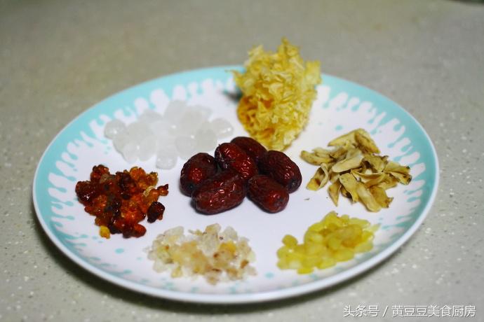 女人最适宜喝的7款养颜美容汤,女人要想皮肤好应喝什么茶