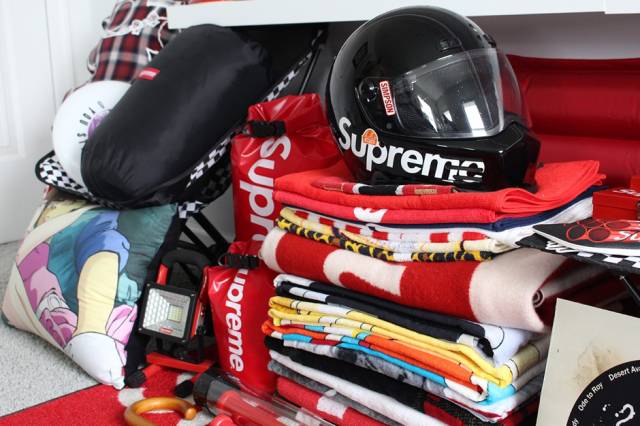 够拽丨Supreme抢货机器人，让这些哥们赚了一个亿