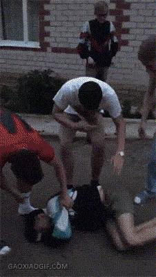 每日逗你一乐：今天我终于见到秋名山车神了