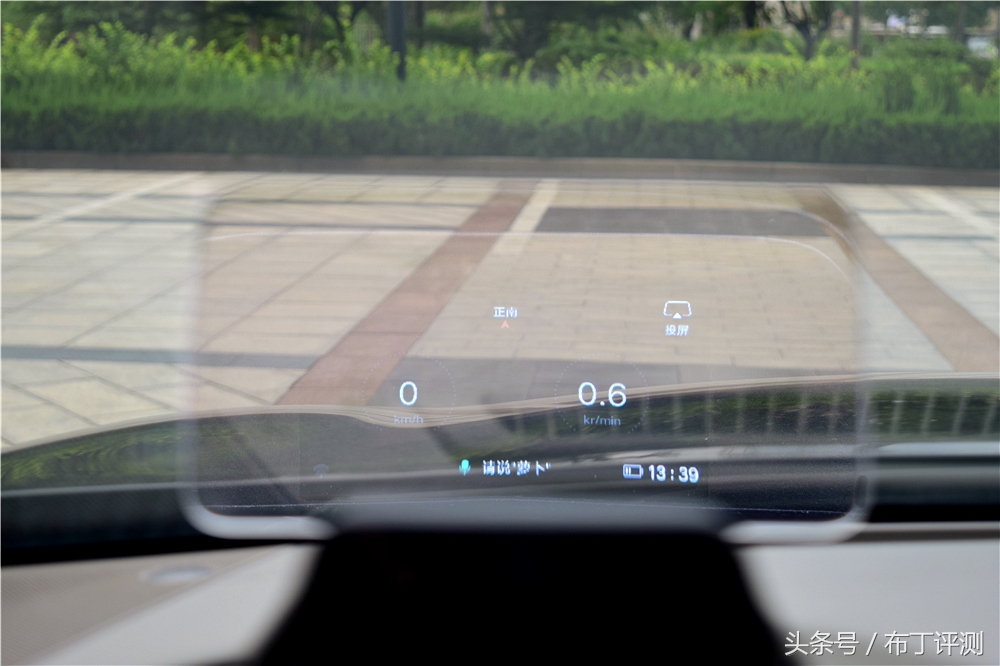 如何将手机hud投屏到汽车,全语音导航控制