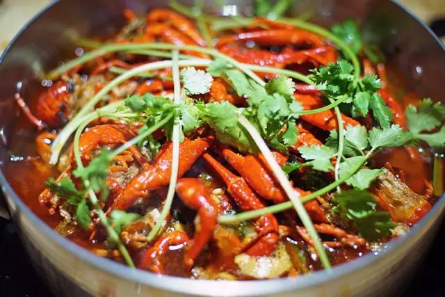 小龙虾的各种口味的做法,广东小龙虾的正确吃法