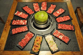 「北京」大胃王挑战！牛肉火锅无限续吃，留一个买单其他的全撑到