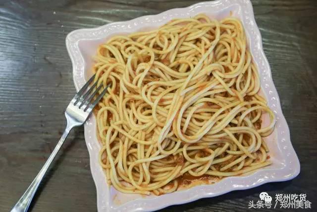 郑州东区萌猫主题披萨小店，铲屎官快来这吸猫了！