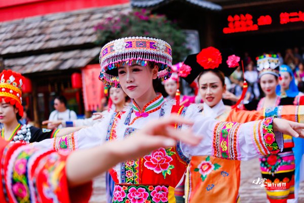 历史底蕴与现代繁华在此交融,历史与现代并存的城市