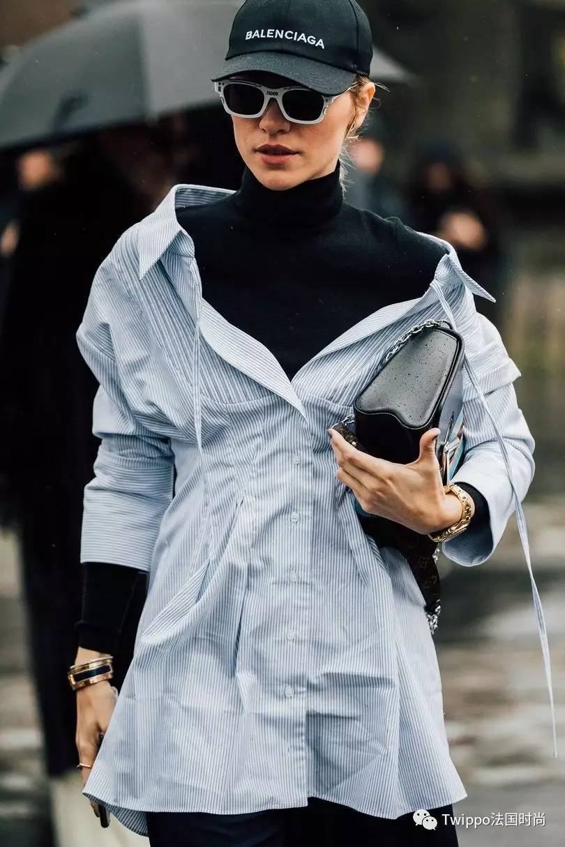 迷你小肩包,现在还流行小皮包包吗