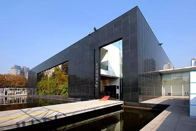 了解一座城的方式就是去当地的博物馆和菜市场，来长沙这些博物馆定让你不虚此行