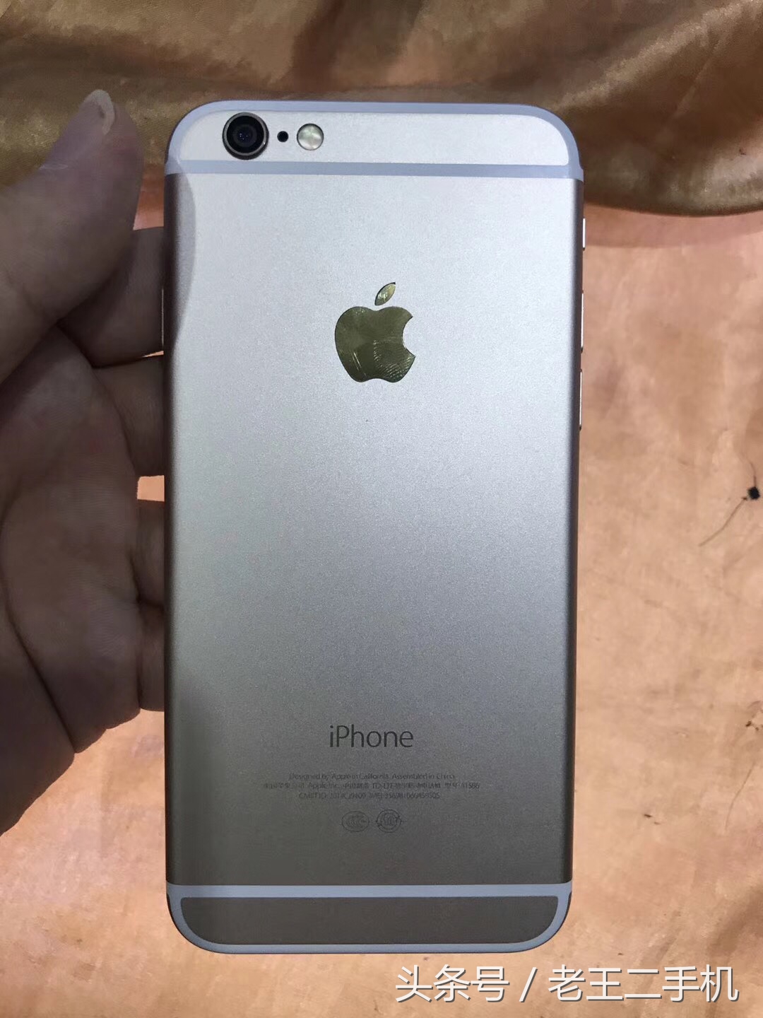 iphone632g多少钱,1200收的苹果11