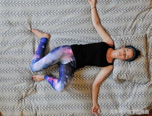 早上起床背痛活动后缓解,早上起来后背疼痛怎么缓解