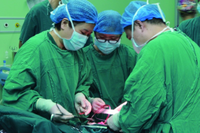 剖腹产后七天摔了一跤,剖腹产60天抬重物突然出血怎么办