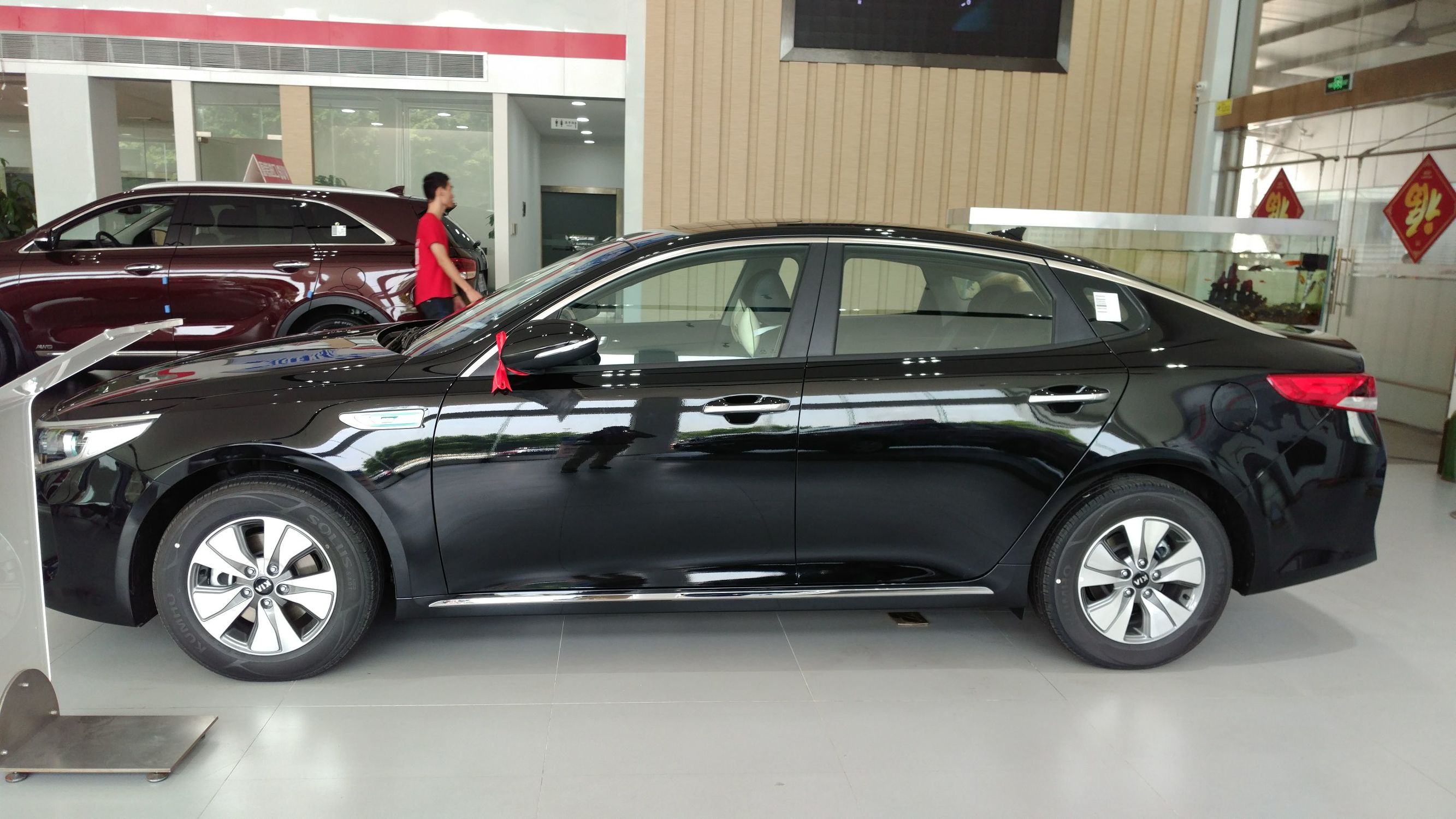 起亚k52.0落地,起亚k5裸车价17万落地大概要多少