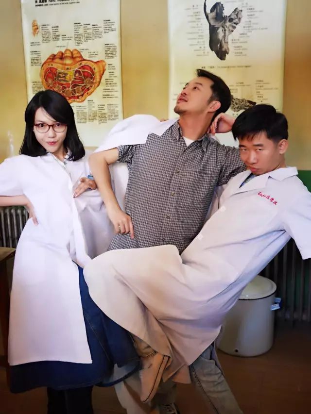 到底是谁在背后搞小动作？这字里行间的信息量也太大了