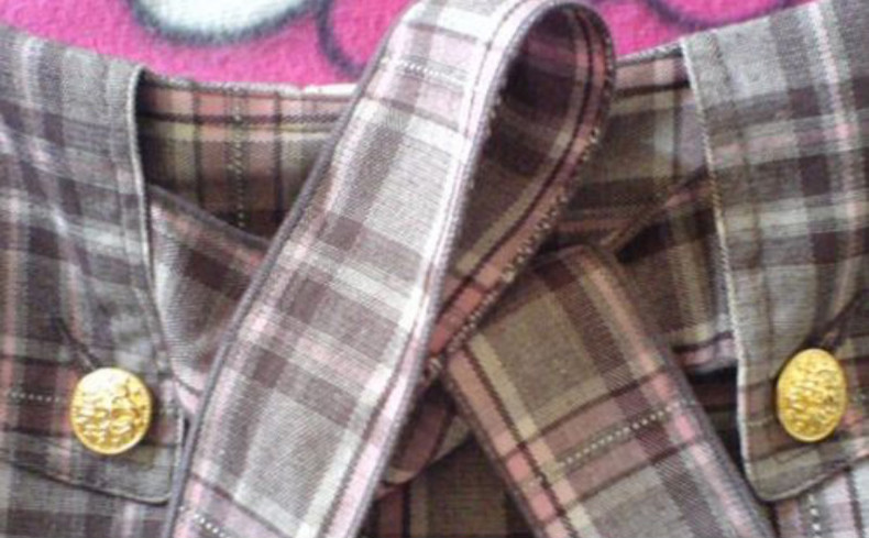 秋天气质修身风衣搭配,怎样系风衣后面蝴蝶结