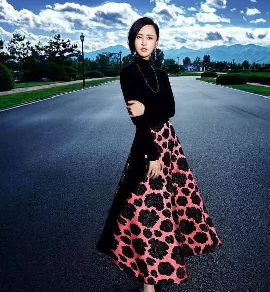 看“二姐”张歆艺如何俘获男神，幸福甜蜜狂“虐狗”