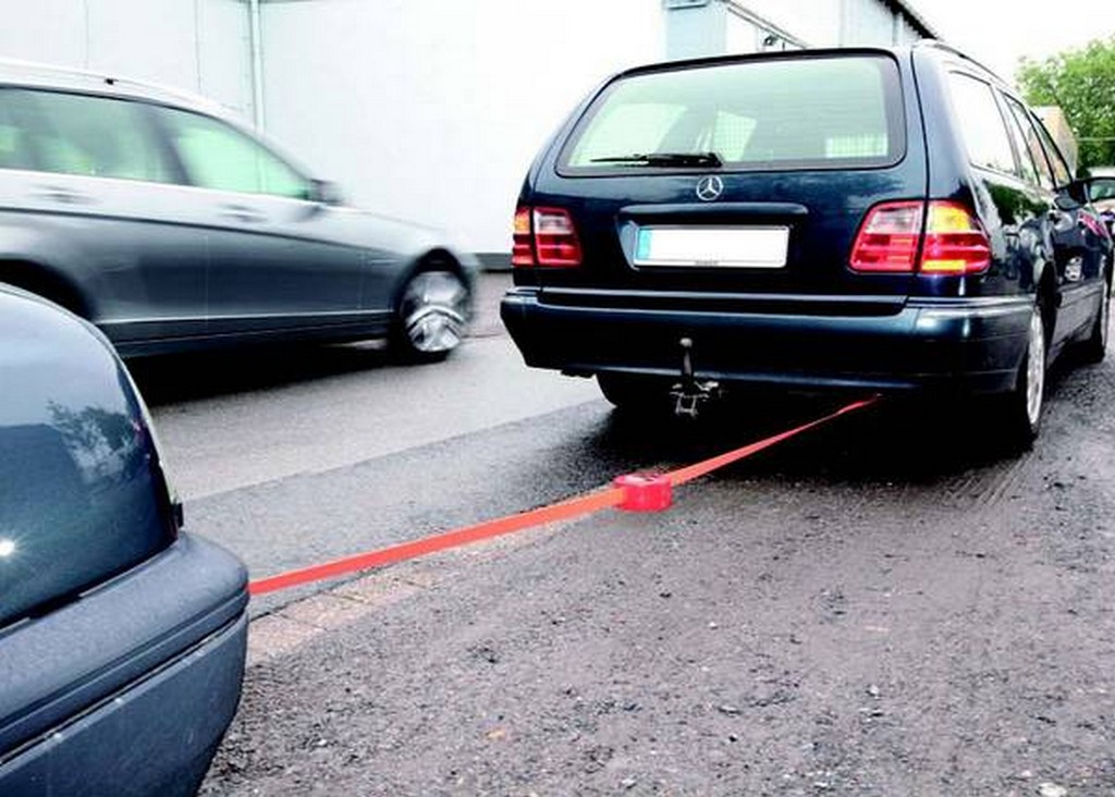 汽车跑没油了会怎样,车子没油了怎么处理