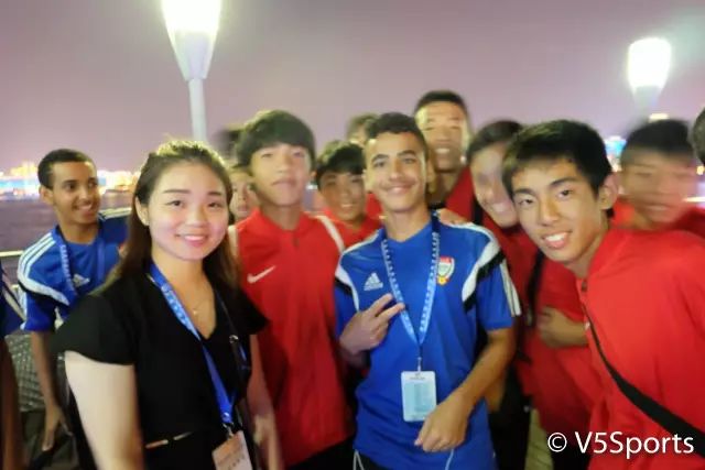 嗨翻天！亚洲足球小将夜游江城六国少年才华横溢