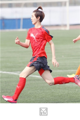 踢足球最帅瞬间,踢足球超帅视频