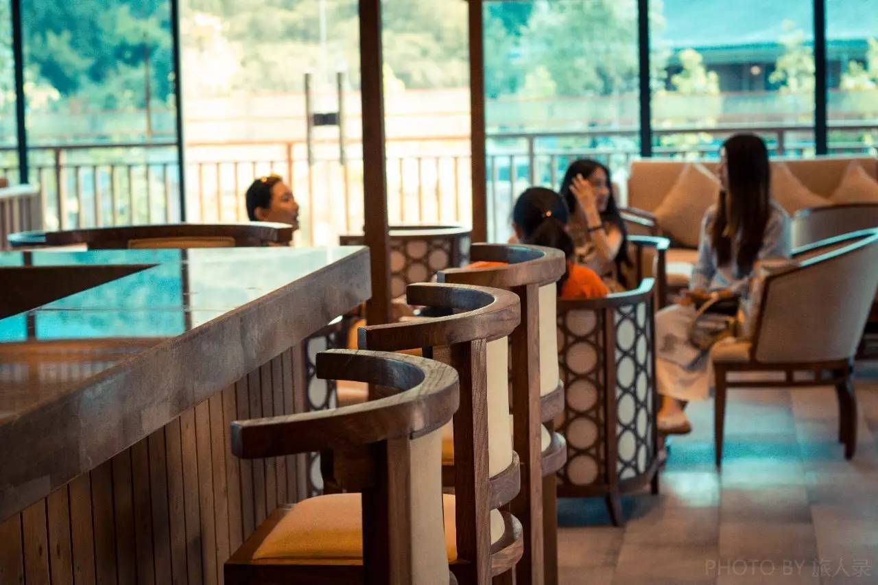 住在梦境般的黄姚花海之中，找回久违了的诗意与远方