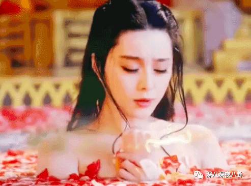 小胸妹子自有她的性感之处，如果这个世界只剩下巨乳，想想都恐怖