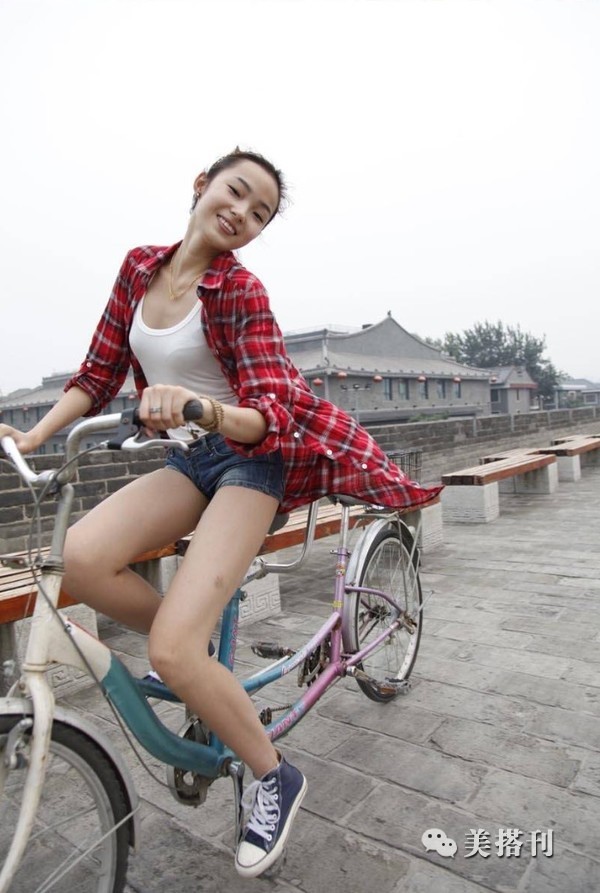 雎晓雯，中国来的小怪物，用单眼皮小眼睛征服你们