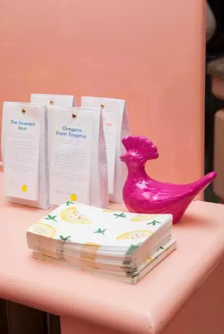 接棒原谅绿，鲑鱼粉怕是下半年最火的颜色！