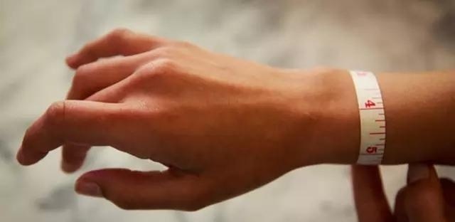 怎么判断女生骨架大,怎么判断女生是不是小骨架