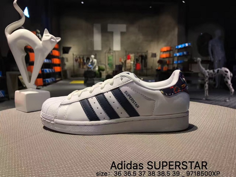adidas贝壳头小麦,adidas三叶草贝壳头红蓝绿