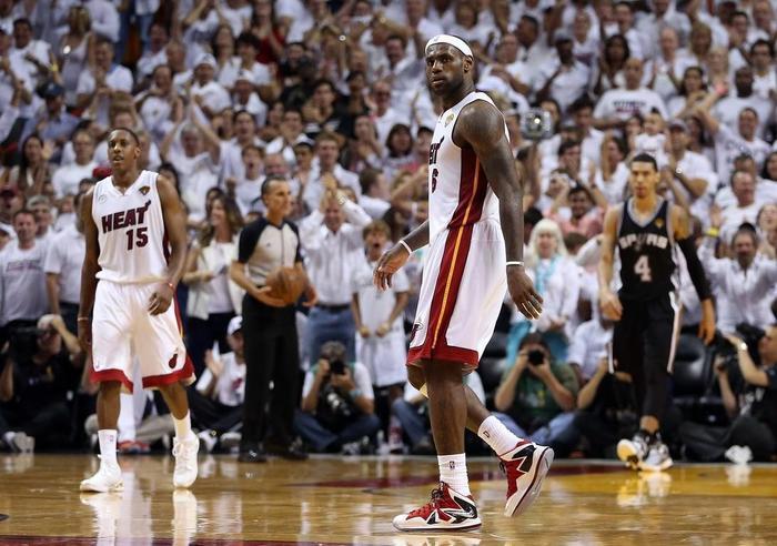 盘点近十年fmvp,近十年fmvp上脚球鞋