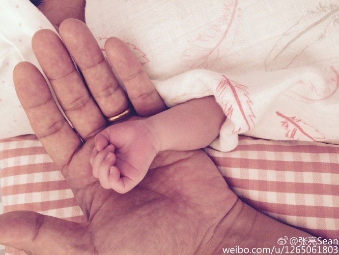 《中餐厅》里的张亮原来是个炫女狂魔，每天不重样！