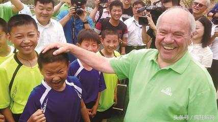 国足洋帅高光,国足年薪百万