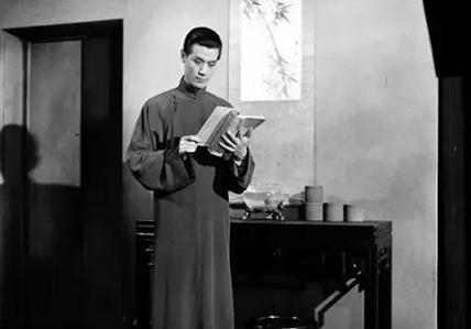 封神榜的姜子牙，90岁高龄仍活跃在舞台！不喜“小鲜肉”的说法！