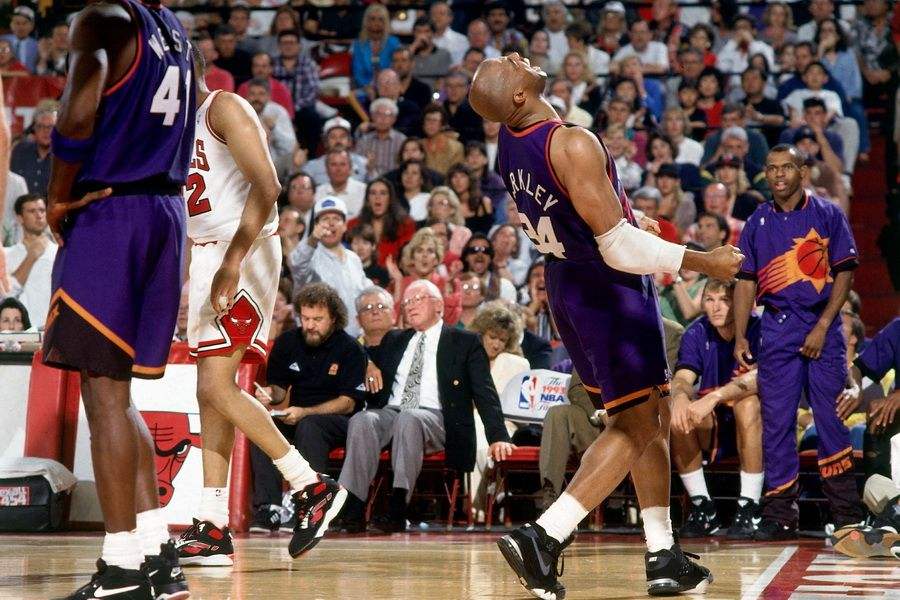 罗德曼锁喉伯德,大鸟伯德和罗德曼打架